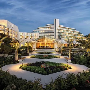 Hotel At Laurel Point Victoria